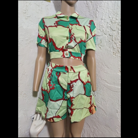 Green Baroque print shorts set - Picture 4 of 7